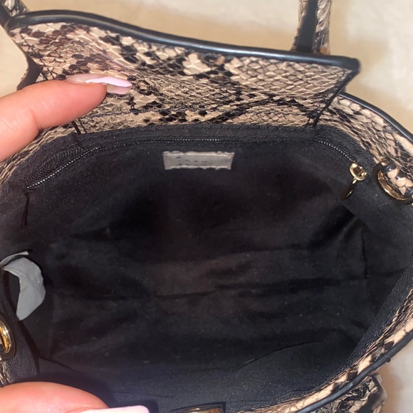 Mini bag from A new day worn a few times very clean - Picture 5 of 6